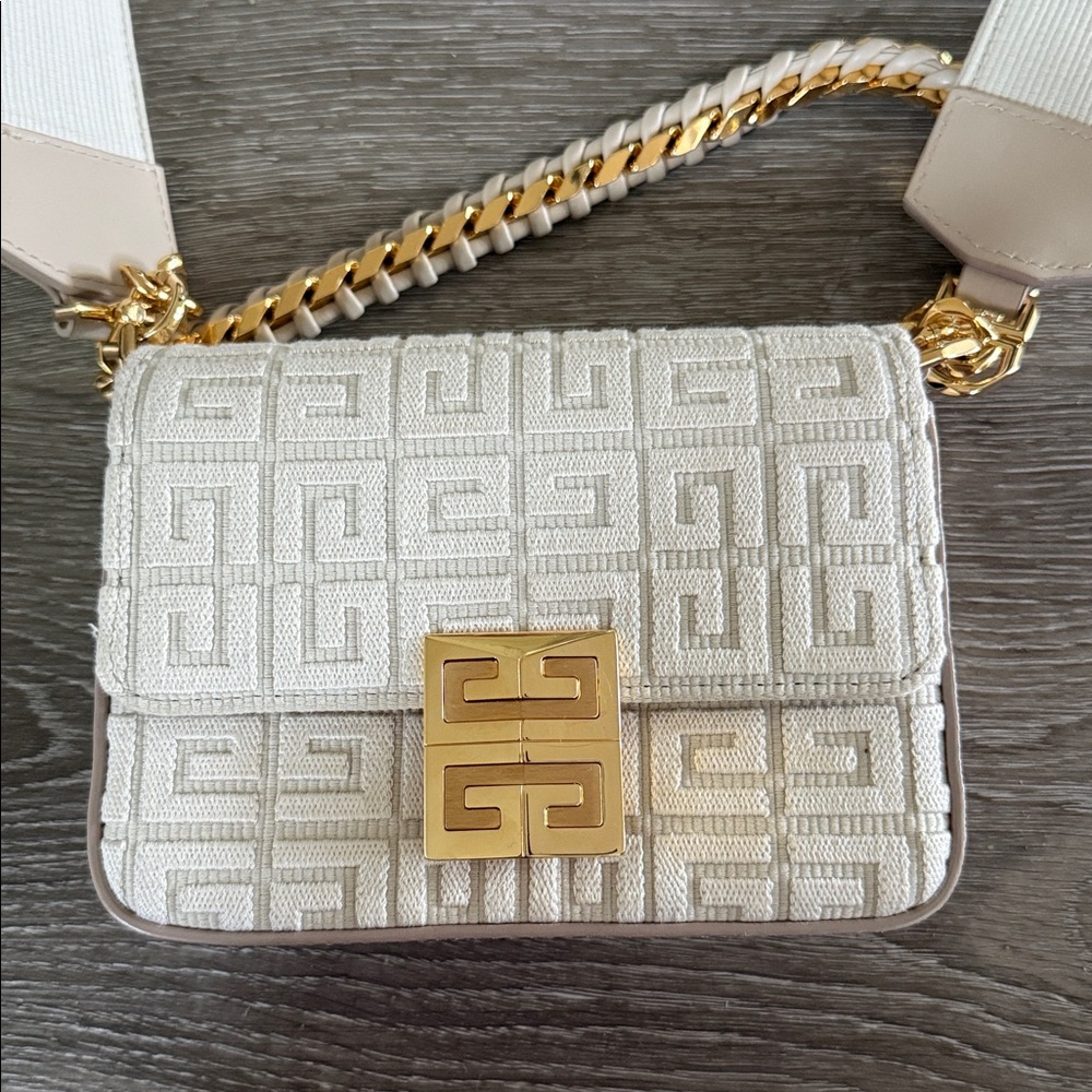 Givenchy Small 4G bag in Natural Beige - Picture 3 of 11